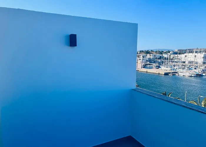Spectacular Lagos Marina View Apt On Promenade